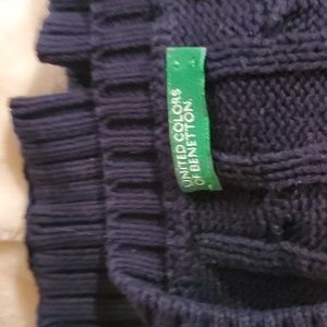 Beneton vneck cable knit sweater